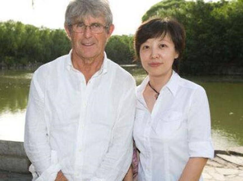 贺朝在谢俞里面塞笔